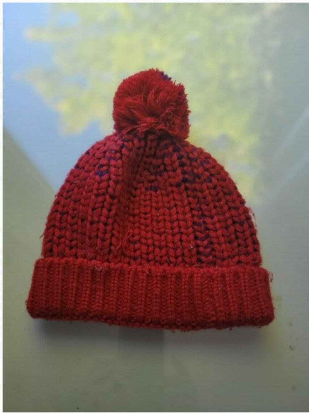 UGG Children's Red Hat Age 2-4 years - Picture 3 of 6